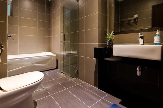 シック 3ベッドルーム KSL デスプラナード 2 テレビズ フリー パーキング