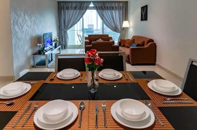 シック 3ベッドルーム KSL デスプラナード 2 テレビズ フリー パーキング