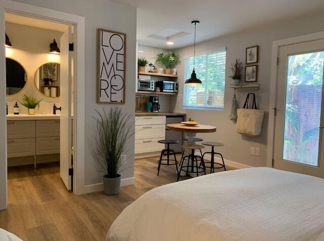 ニュー コージー スタジオ 2 クイーン ベッド キッチン ウォーク トゥ ウォーター