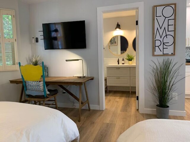 ニュー コージー スタジオ 2 クイーン ベッド キッチン ウォーク トゥ ウォーター