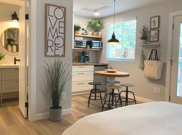 ニュー コージー スタジオ 2 クイーン ベッド キッチン ウォーク トゥ ウォーター