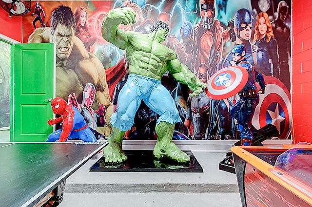 5893 ファミリー ファン ホーム ウィズ プール ニア テーマ パークス