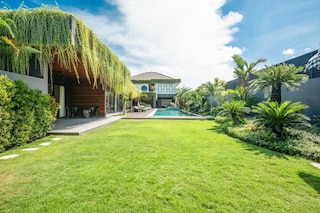 Exquisite 5BR Villa: Premier Luxury in Seminyak