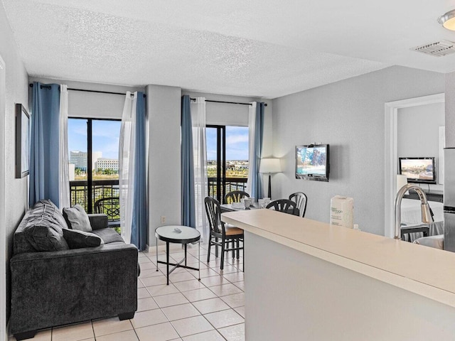 1802 Cozy Condo 3 min Universal