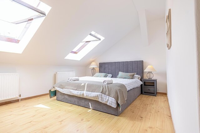 Stylish 3BR Apt With Balcony City Center