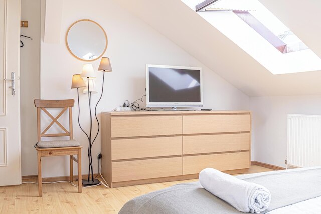 Stylish 3BR Apt With Balcony City Center