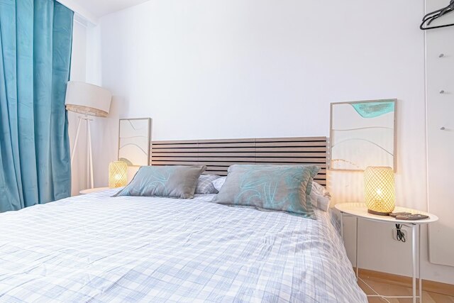 Stylish 3BR Apt With Balcony City Center