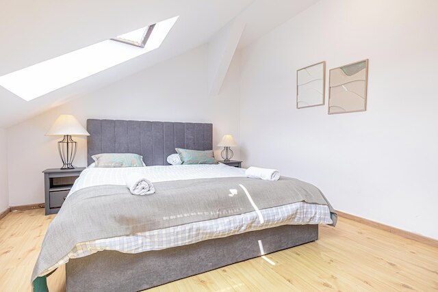 Stylish 3BR Apt With Balcony City Center