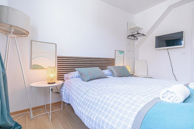 Stylish 3BR Apt With Balcony City Center