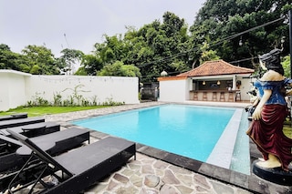 カサ コマラ ウルワツ