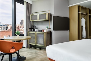 The George At Columbia, Tapestry Collection By Hilton