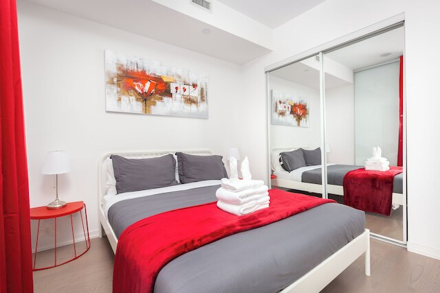 Entertainment District Suites -DT TO