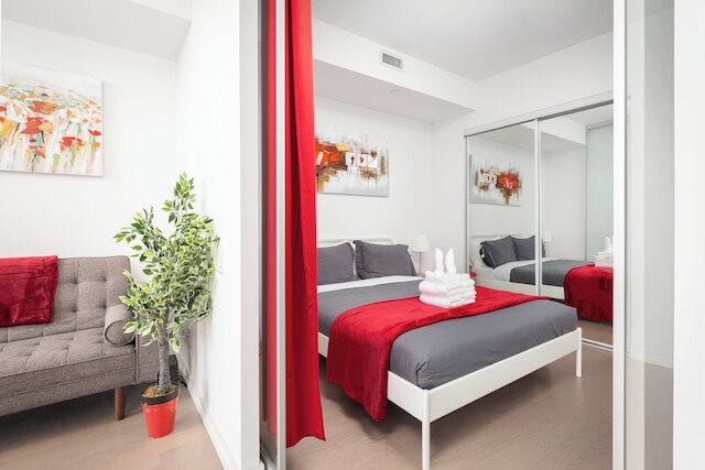 Entertainment District Suites -DT TO