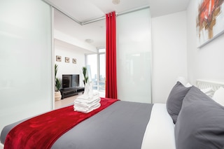 Entertainment District Suites -DT TO