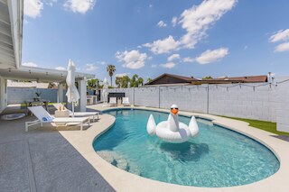 Old Town Fashion-pool-putting Green-bbq Grill