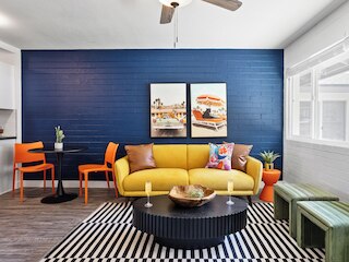 Dawn - Walk to Old Town & Entertainment District