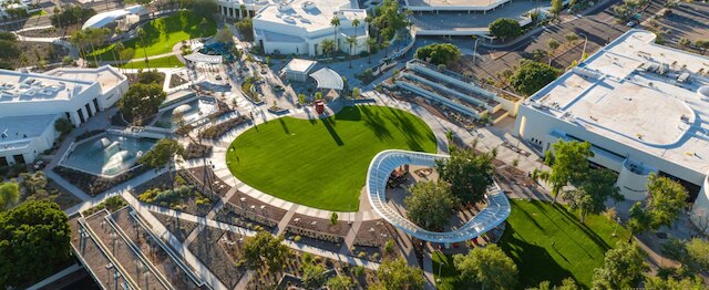 Brilliance-fire Pit & Foosball-walk to Old Town