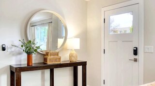 Brilliance-fire Pit & Foosball-walk to Old Town