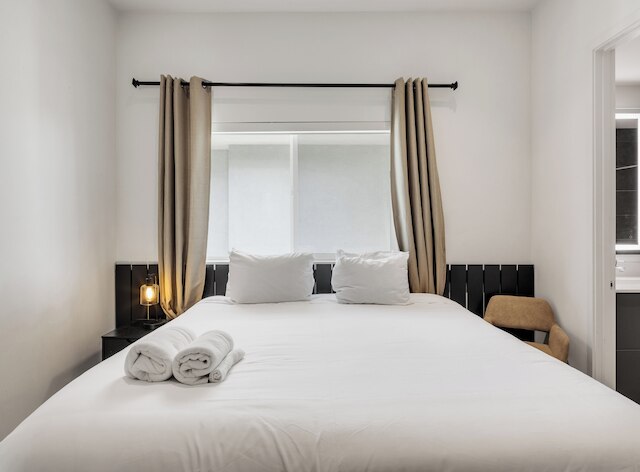 Coach House - Hot Tub - Heart of Old Town