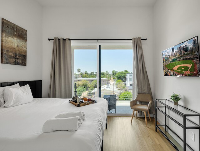 Coach House - Hot Tub - Heart of Old Town