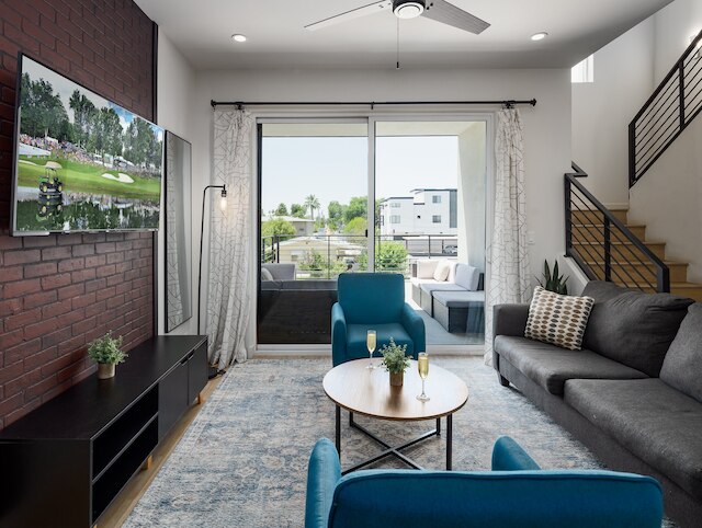 Coach House - Hot Tub - Heart of Old Town