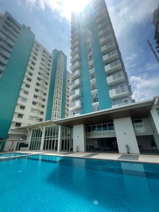 Mesavirre Bacolod | High Floor, Beautifully Furnished 1BDM w/Balcony @ LOPEZ LUX.