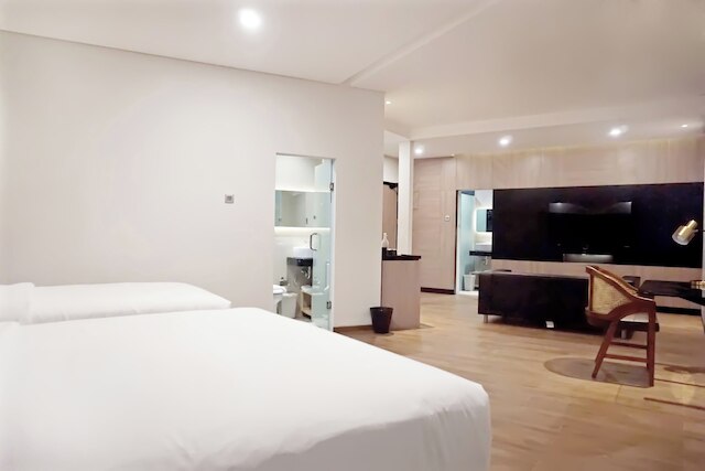 スポット 43 カフェ アンド ホテル