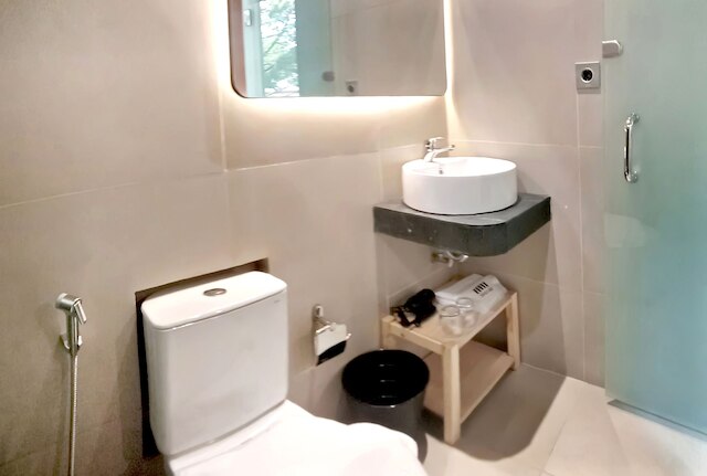 スポット 43 カフェ アンド ホテル