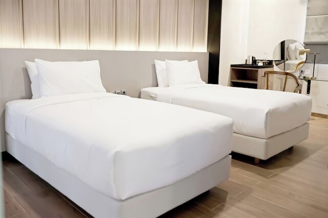 スポット 43 カフェ アンド ホテル