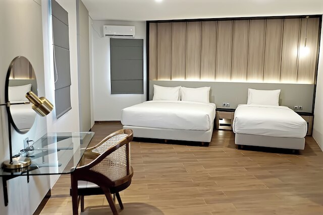 スポット 43 カフェ アンド ホテル