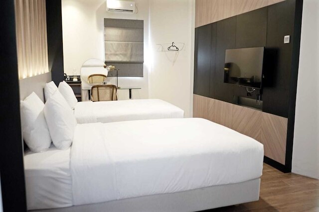 スポット 43 カフェ アンド ホテル