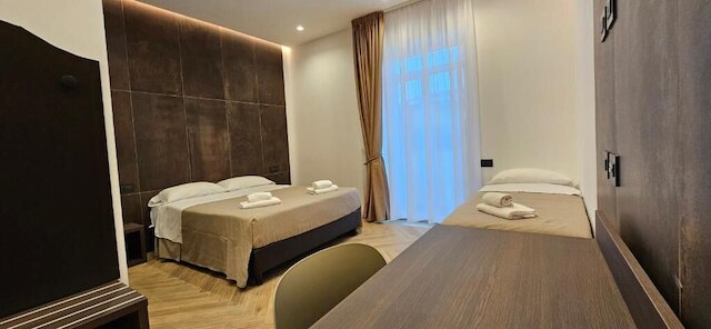 ディモラ ネアポリス デラックス