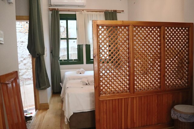 3 floor history mansion