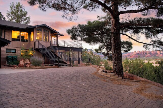 ミッドセンチュリー ジェム ウィズ ビューズ, ホットタブ & サンルーム ラウンジ レッドロックヘイブン バイ アバンステイ