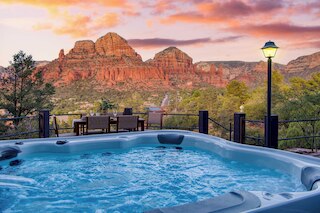 ミッドセンチュリー ジェム ウィズ ビューズ, ホットタブ & サンルーム ラウンジ レッドロックヘイブン バイ アバンステイ