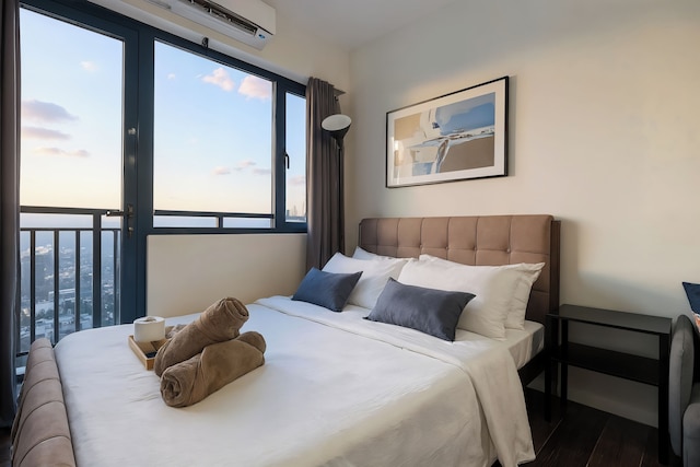 Room-sleek Studio With City Views on the