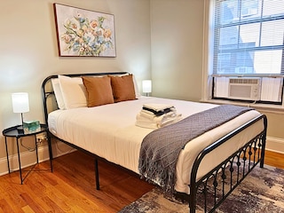 Furnished 1BR - Woodlawn 2W