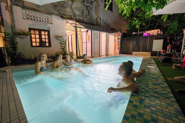 プールサイド By Mingle