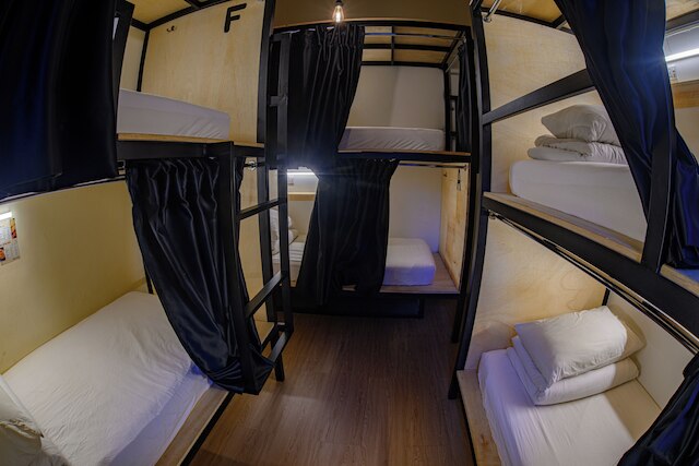 プールサイド By Mingle