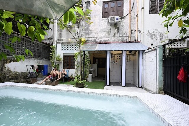 プールサイド By Mingle