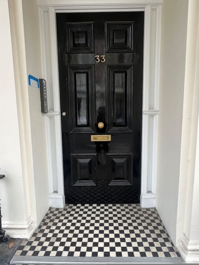 ニューリー リファービッシュト オーサム 3 ベッドルーム ノッティングヒル ベリー セントラル ウィズ ア バルコニー