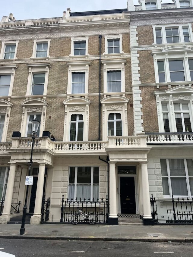 ニューリー リファービッシュト オーサム 3 ベッドルーム ノッティングヒル ベリー セントラル ウィズ ア バルコニー