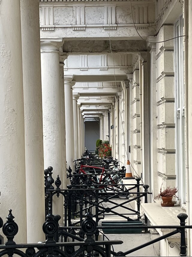 ニューリー リファービッシュト オーサム 3 ベッドルーム ノッティングヒル ベリー セントラル ウィズ ア バルコニー