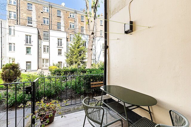 スタイリッシュ ベイズウォーター フラット ウィズ アウトドア スペース