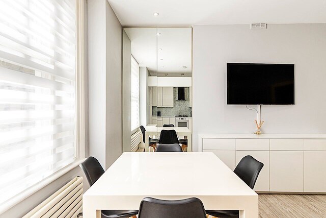 スタイリッシュ ベイズウォーター フラット ウィズ アウトドア スペース