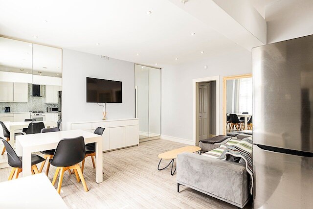 スタイリッシュ ベイズウォーター フラット ウィズ アウトドア スペース