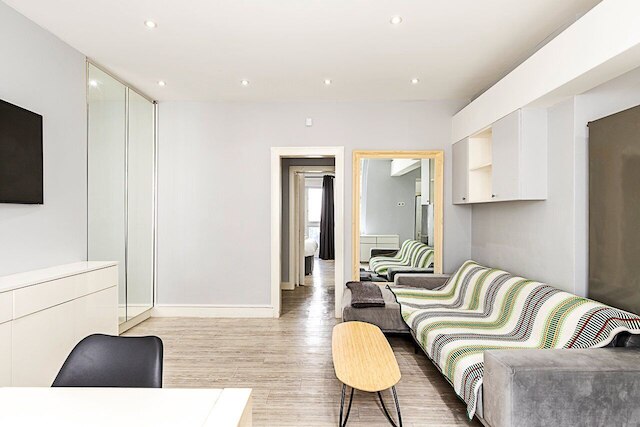 スタイリッシュ ベイズウォーター フラット ウィズ アウトドア スペース