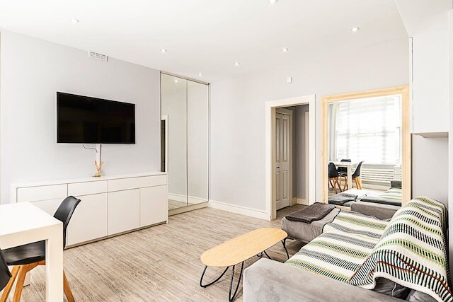 スタイリッシュ ベイズウォーター フラット ウィズ アウトドア スペース