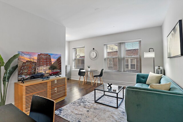Lively 1BR - Kenwood 408