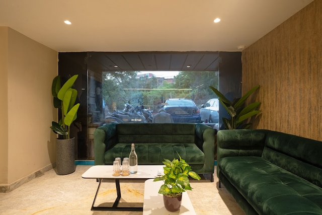 ソルトステイズ プレミア ナライナ セントラル デリー